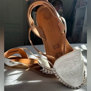 Huaraches Guaraxez, W9, worn once, Color white